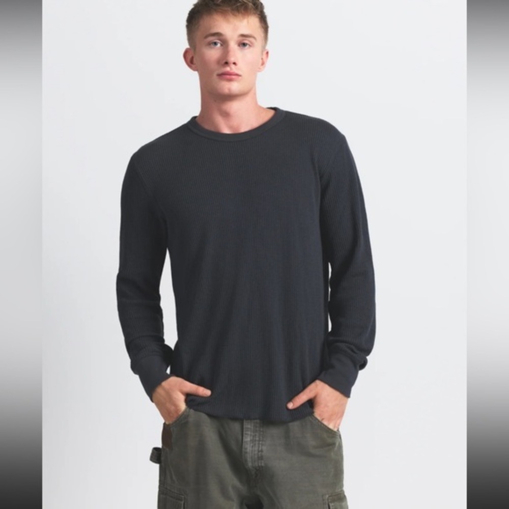 SKIMS men’s waffle knit long sleeve shirt
XL
